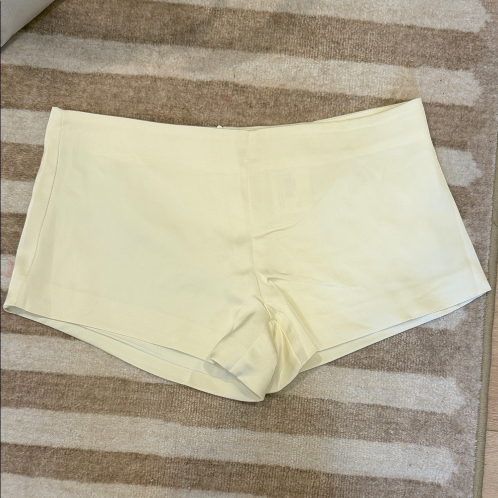 Women’s Cream High-Waist Stretch Shorts